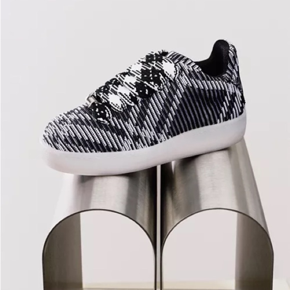 Burberry Men’s Low Top Trainer Sneakers SZ. EUR 44 NIB AWESOME!!!